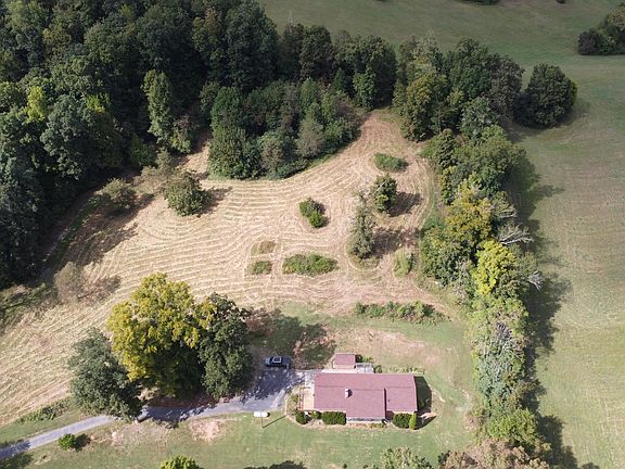 2nd image of 3121 Three Springs Rd