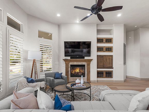 5th image of 221 N Emeraud Dr #39