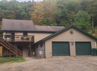 1019 Thornton Ln, Marquette, IA 52158