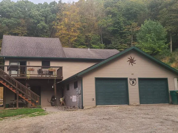 1019 Thornton Ln, Marquette, IA 52158