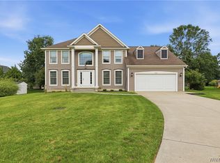 8304 Silver Fox Ct, Williamsville, NY 14221