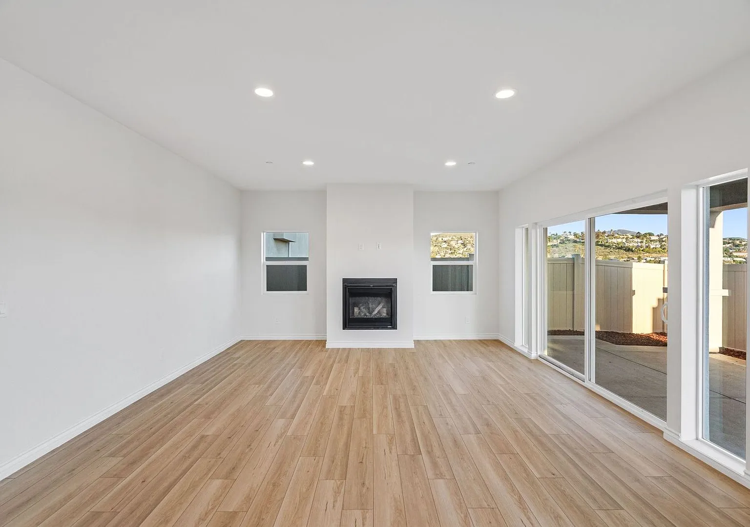 Brand new 4 Bedroom house with view — Photo 3