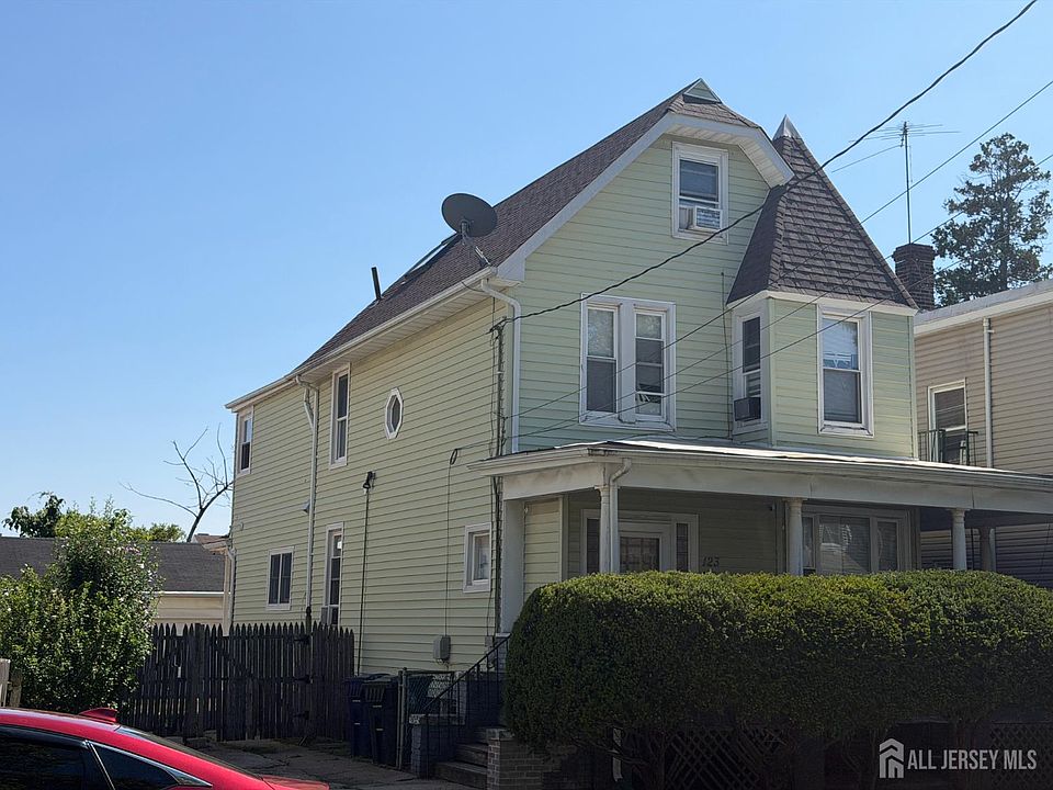 1st image of 123 Lewis St
