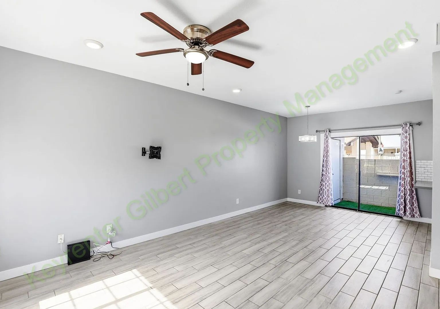 Charming Townhome Living in the Heart of Chandler Community Pool & Prime Location! — Photo 4