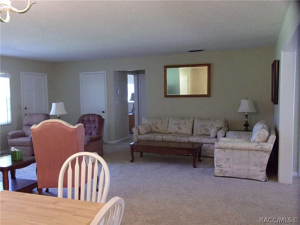 3 bed, 1554 sqft, $1,800 — Photo 3