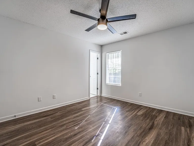 2551 Parkview Dr — Photo 16