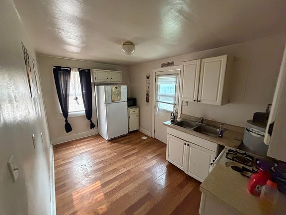 4th image of 2752 Greene St