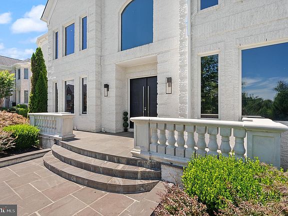 4th image of 6600 Reserves Hill Ct