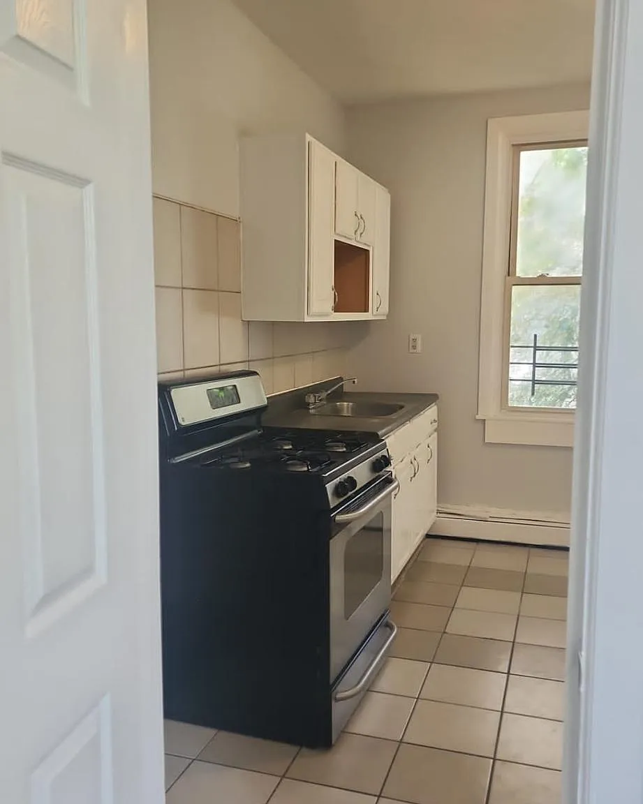 3 bed, 1400 sqft, $2,300 — Photo 1