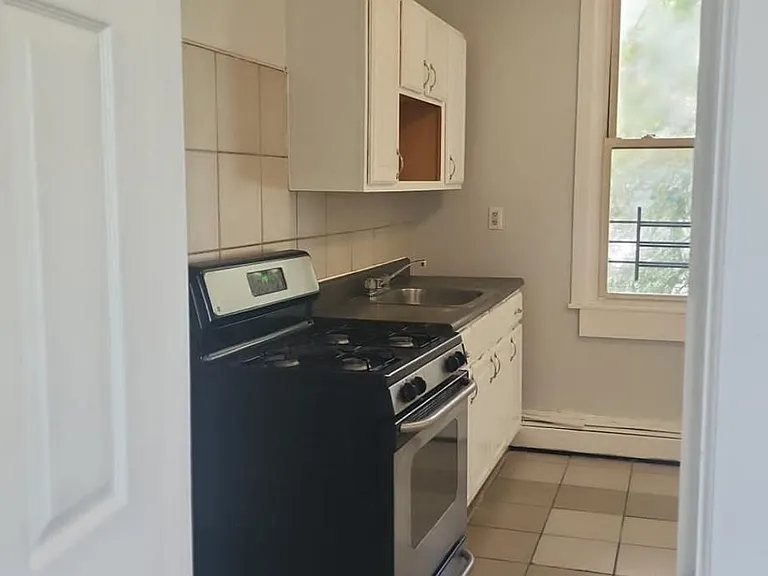 42 Doremus St #2R — Photo 1