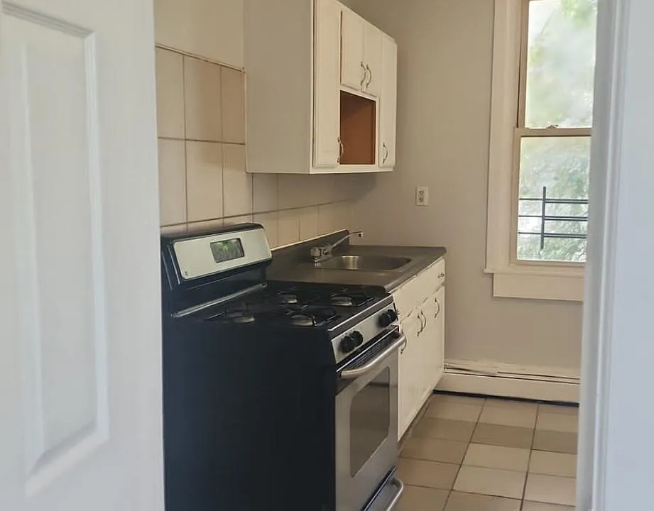 42 Doremus St #2R