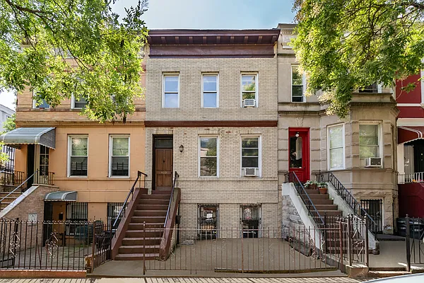 Sold by Compass | media 14