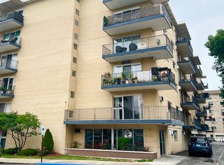 320 Circle Ave APT 201, Forest Park, IL 60130