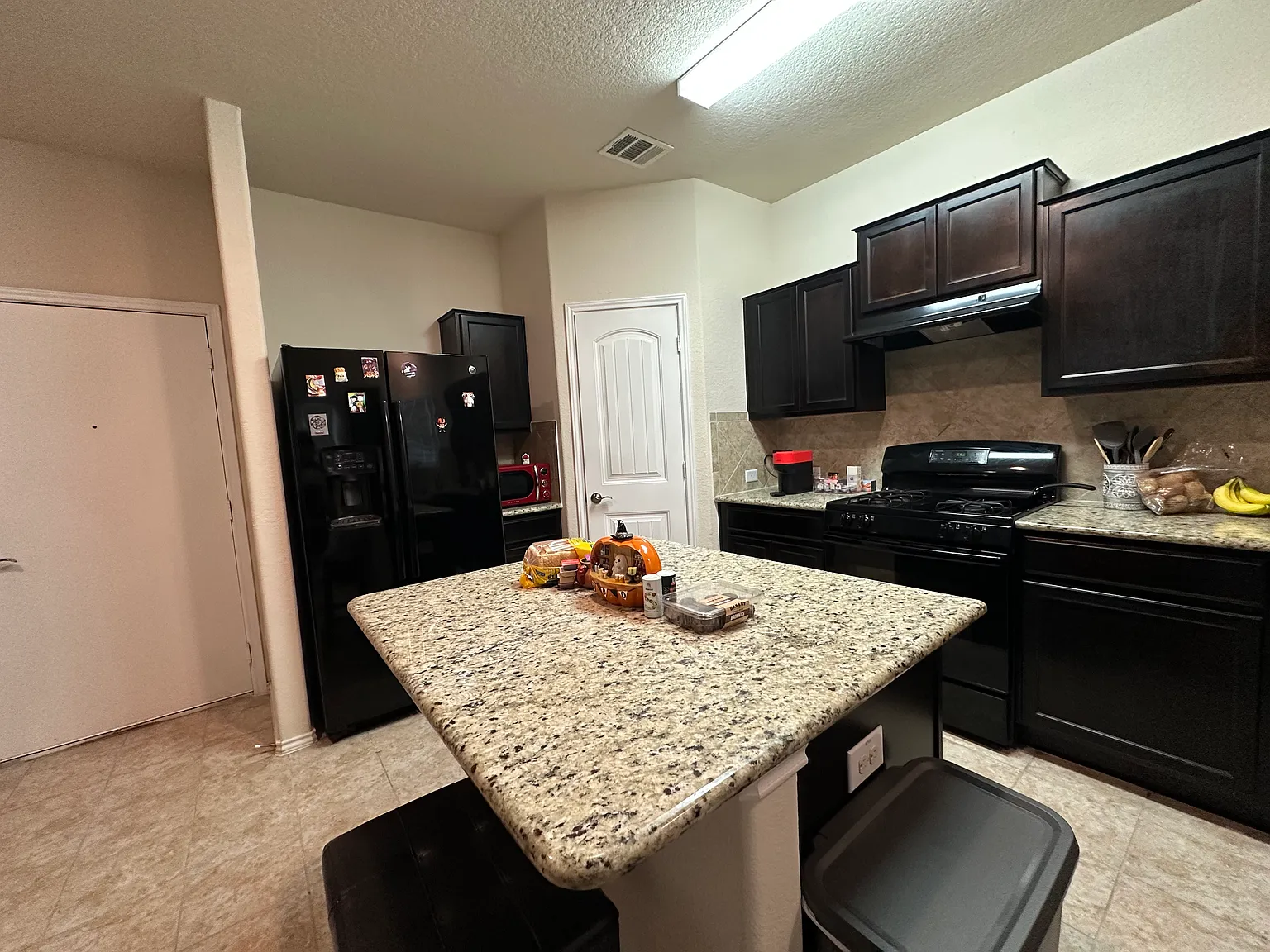 Private Room for Female Housemate Utilities Included 15 Mins to UT — Photo 3
