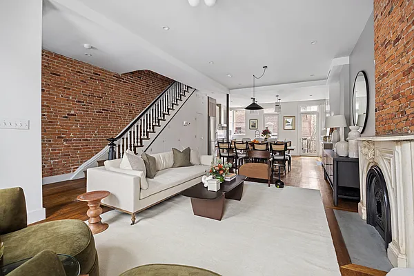 Sold by Compass | media 2
