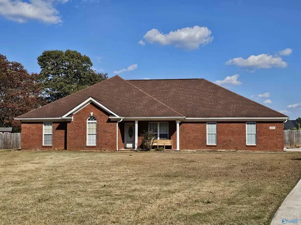 261 Morning Star Dr, Huntsville, AL 35811