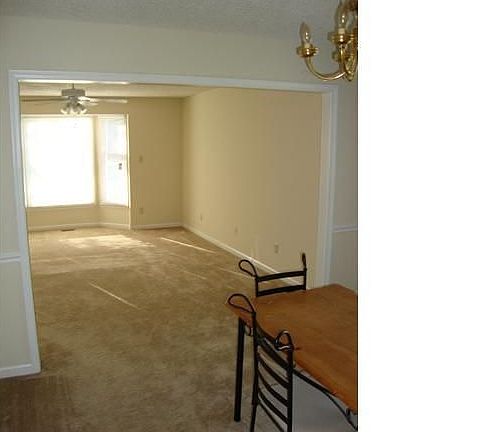 4th image of 3819 Tyne Dr