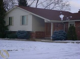 25574 Kilreigh Dr, Farmington Hills, MI 48336