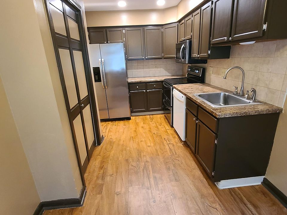 Eat in kitchen