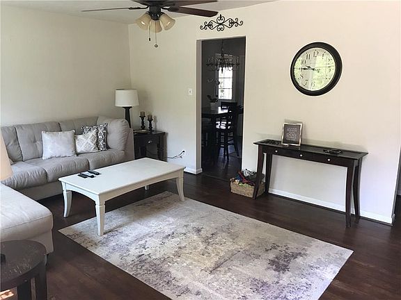 3rd image of 1403 W Lovers Ln