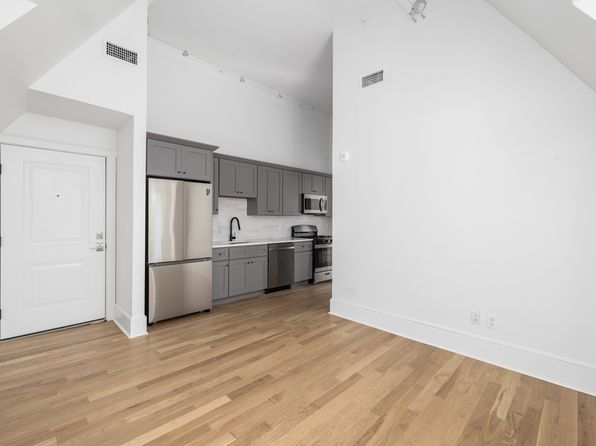 293 Governor St #302