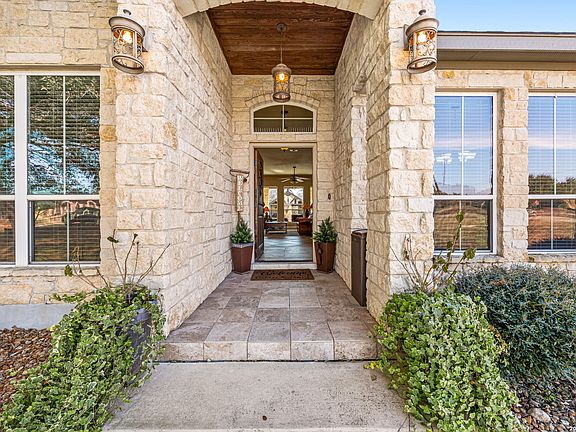 5th image of 133 Vintage Ranch Cir