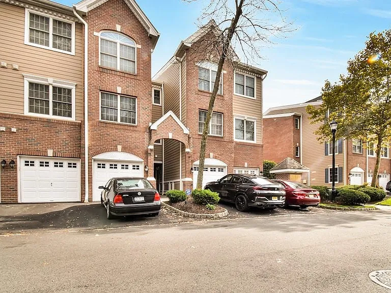 14 Lydia Dr — Photo 2