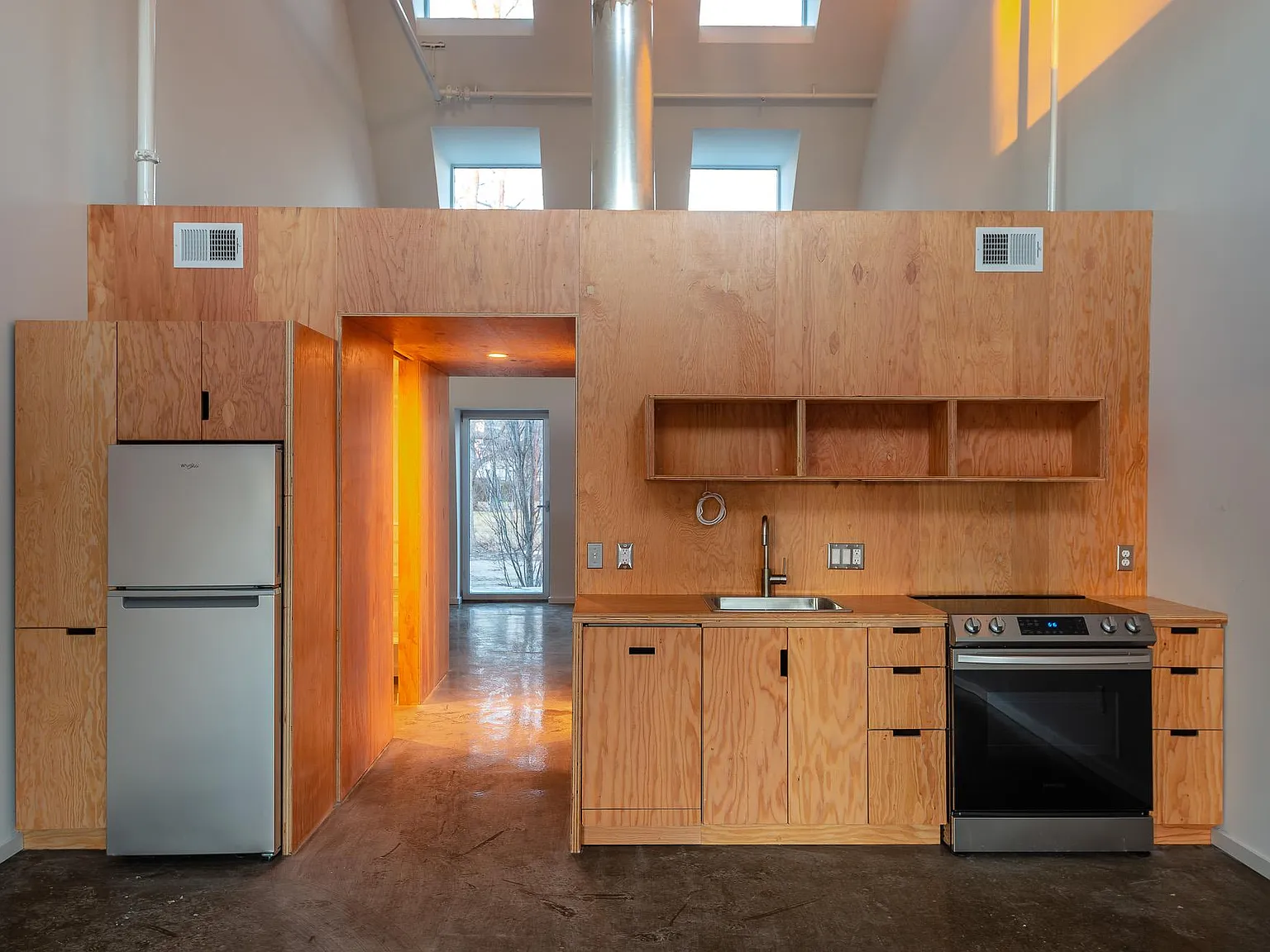 Studio, 750 sqft, $1,750 — Photo 3