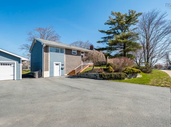 81 Flamingo Dr, Halifax, NS B3M 1T2