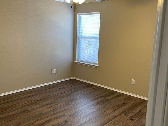 3rd image of 1309 Village Garden Dr