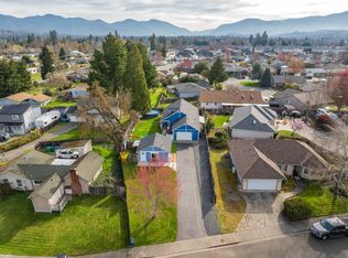 1055 SW Kokanee Ln, Grants Pass, OR