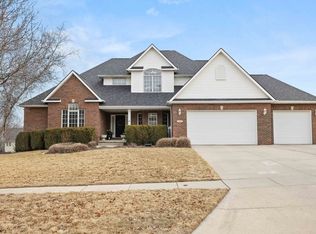 6727 Eagle Ridge Dr, Johnston, IA 50131