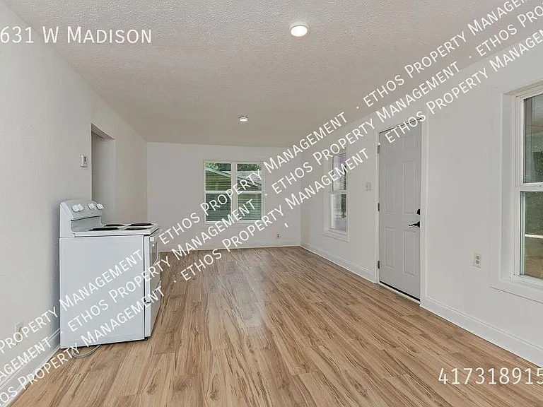 2631 W Madison St — Photo 3