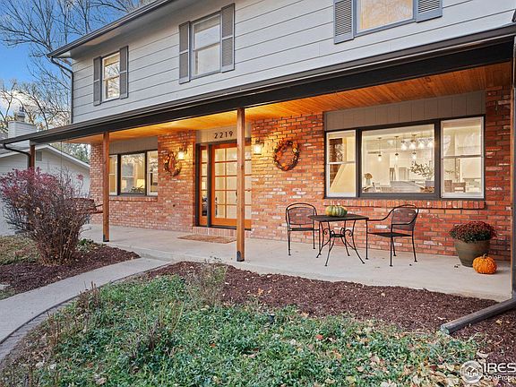 3rd image of 2219 Tanglewood Dr