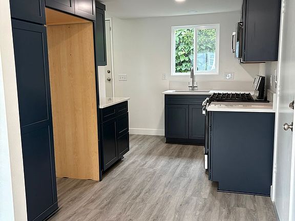 5th image of 433 S Arcade Dr