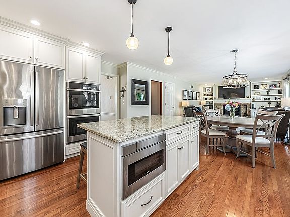 4th image of 611 Staunton Rd