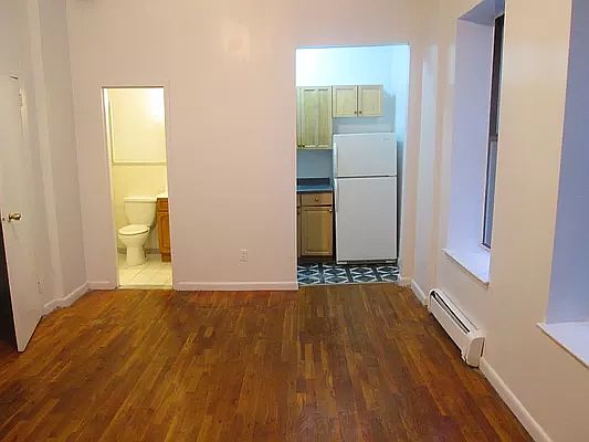 4th image of 1625 Lexington Ave #3A