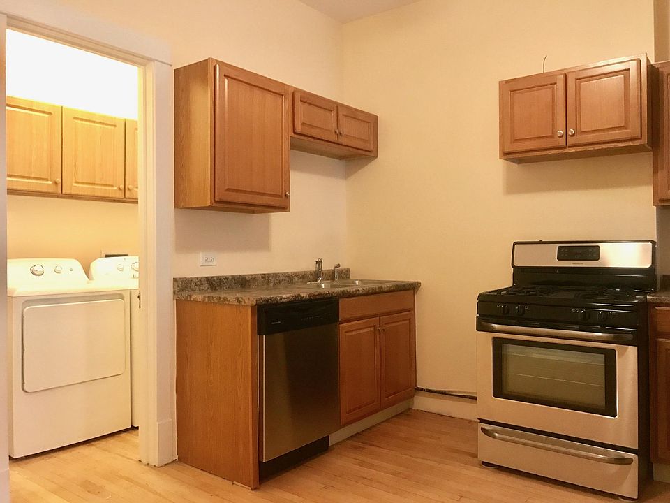 1st image of 2960 N Lincoln Ave #3