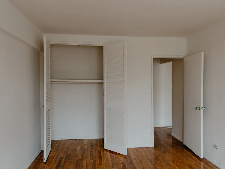 222 E 8th St #4W — Photo 8