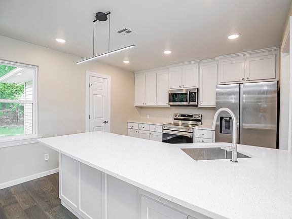5th image of 810 NW 9th St