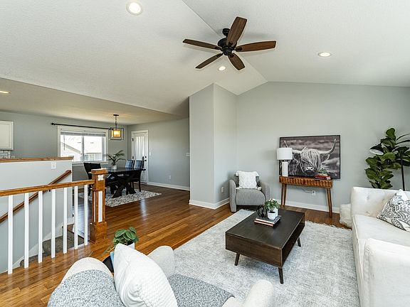 5th image of 2321 Red Pine Ave SW