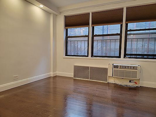 5th image of 141 E 55th St APT 10