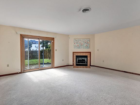 3rd image of 2215 High Bush Cir