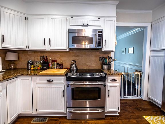 5th image of 4011 Windwood Cir