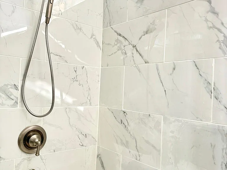 Shower in master bath with dual massaging shower head