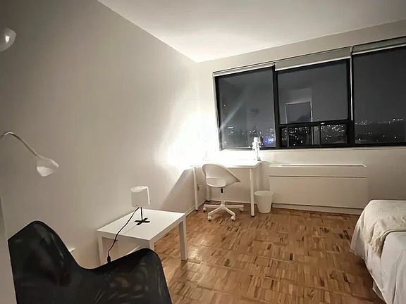 2nd image of 88 Bloor St E #2656