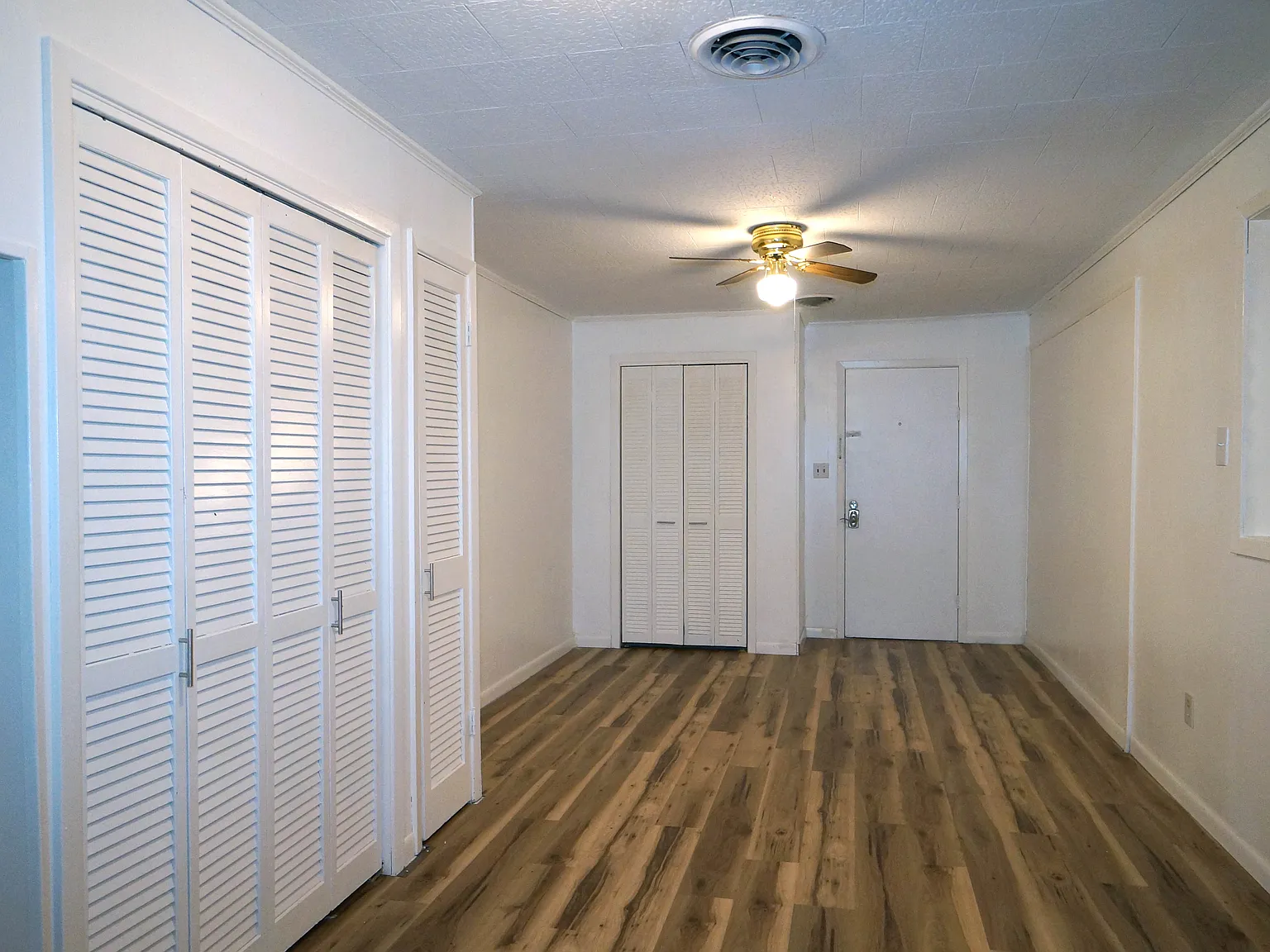 3 bed, 1300 sqft, $1,000 — Photo 3
