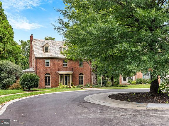 2nd image of 5502 Lombardy Pl