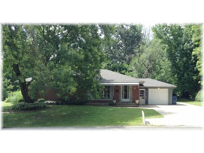 8 Briarwood Dr photo 1