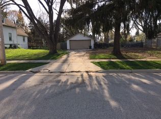 322 S Franklin St, Oconomowoc, WI 53066